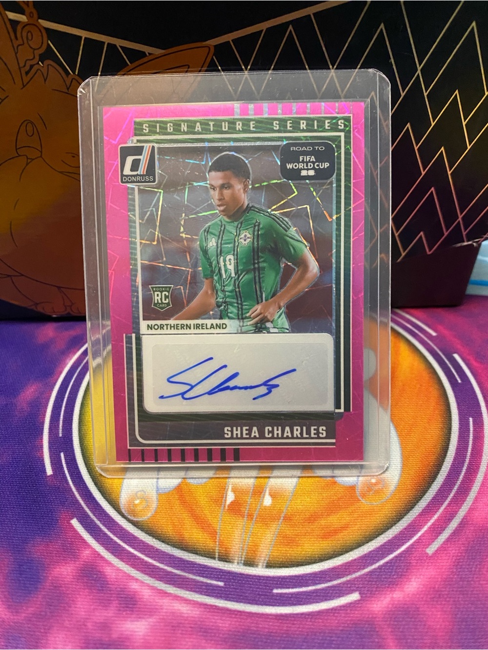 2025-26 Donruss FIFA World Cup Shea Charles Signature Series Auto Pink Velocity